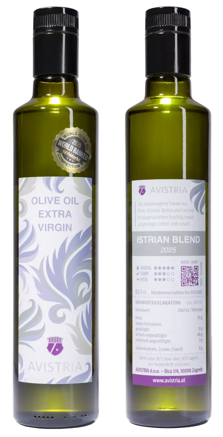 Zwei Flaschen hochwertiges Olivenöl extra vergine mit elegantem Etikett, lila und grün, auf weißem Hintergrund.